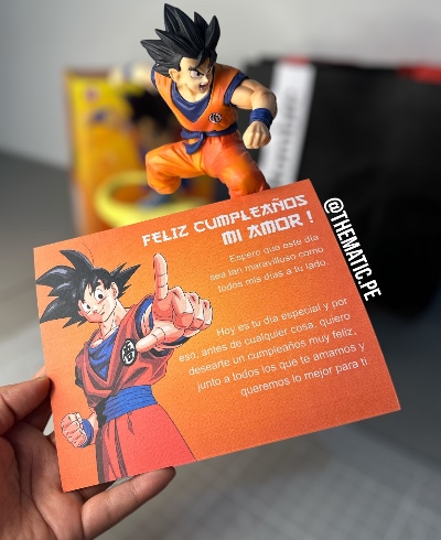 Figura goku en nube voladora
